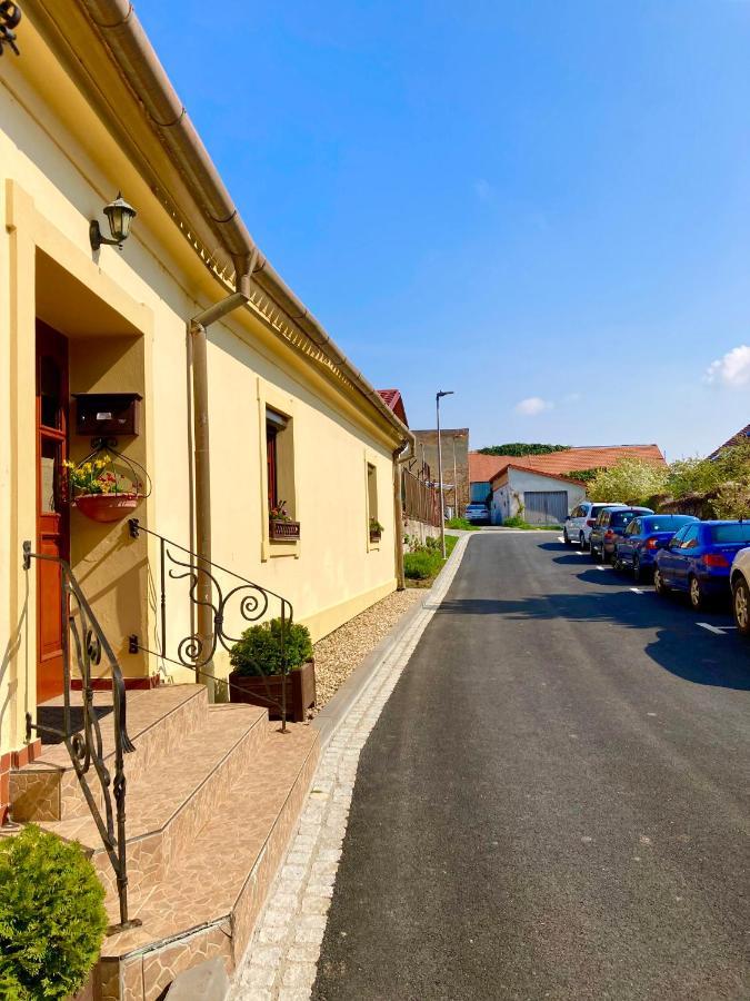 Guesthouse Mikulas Mikulov - Free Parking In The City Center Dış mekan fotoğraf