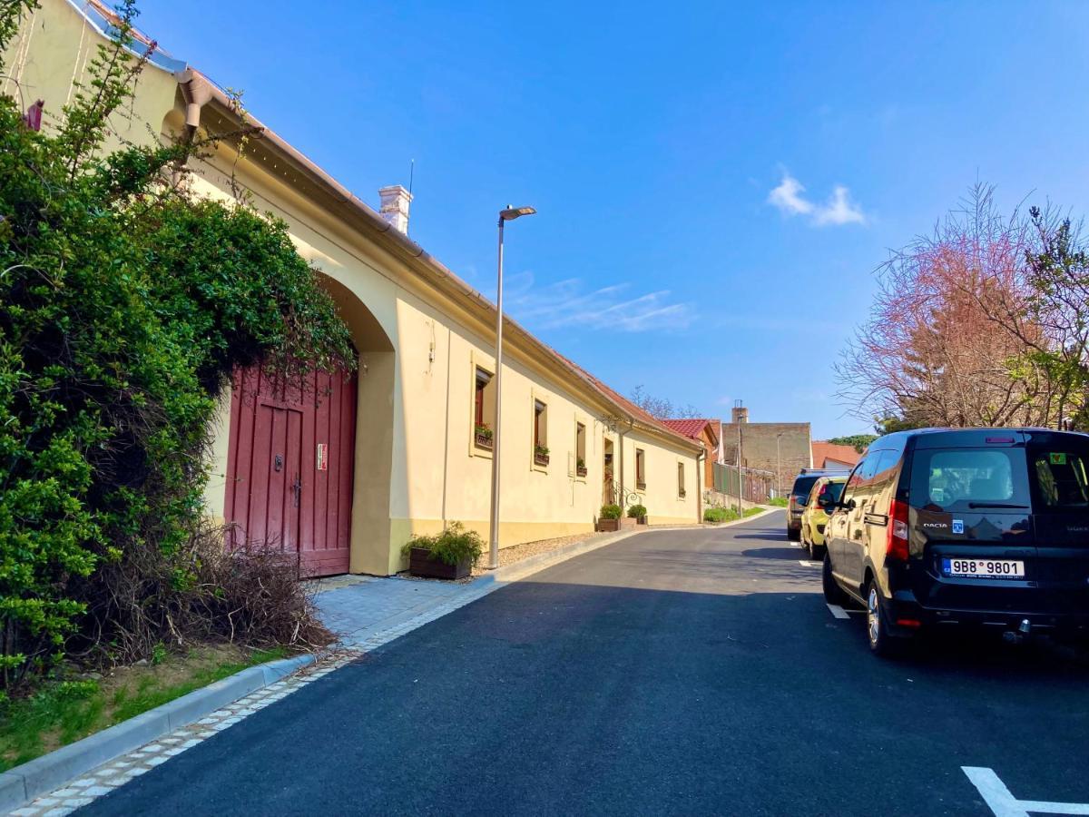 Guesthouse Mikulas Mikulov - Free Parking In The City Center Dış mekan fotoğraf