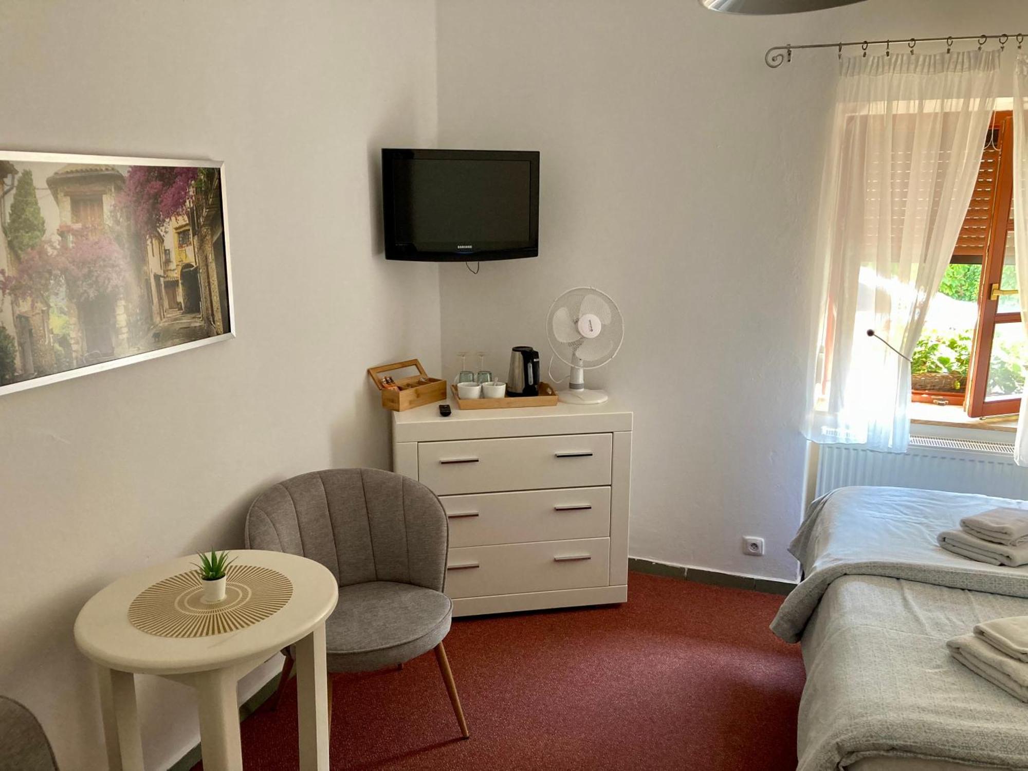 Guesthouse Mikulas Mikulov - Free Parking In The City Center Dış mekan fotoğraf